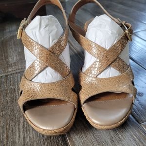 Like new Sofft 6M gold leather strappy platform cork wedge